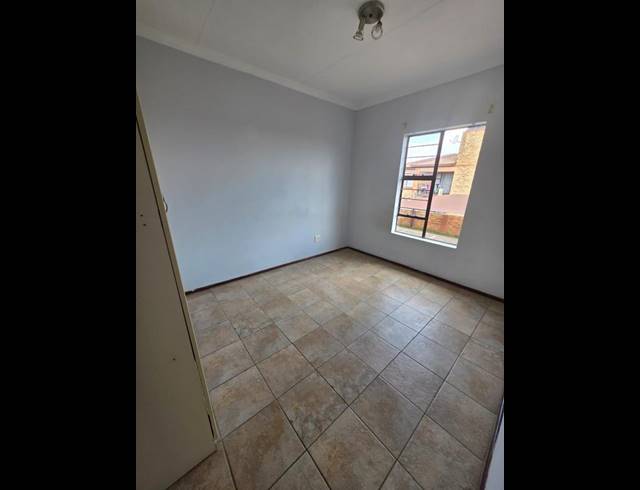 2 BEDROOM PROPERTY TO RENT IN SONNEVELD